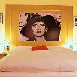 Hotel Lünen mit Themenzimmer im Hotel Lünen Marlene Dietrich mit großem Portrait über dem Bett