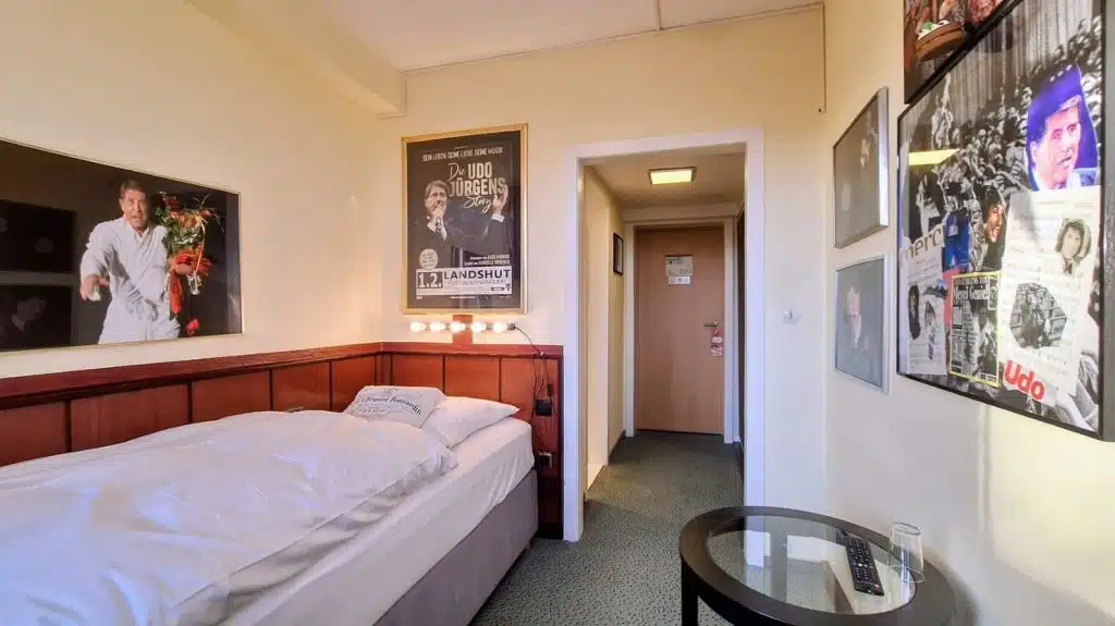 Budget-Einzelzimmer " Udo Jürgens "im Retro-Art Hotel Lünen