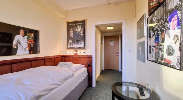 Budget-Einzelzimmer " Udo Jürgens "im Retro-Art Hotel Lünen